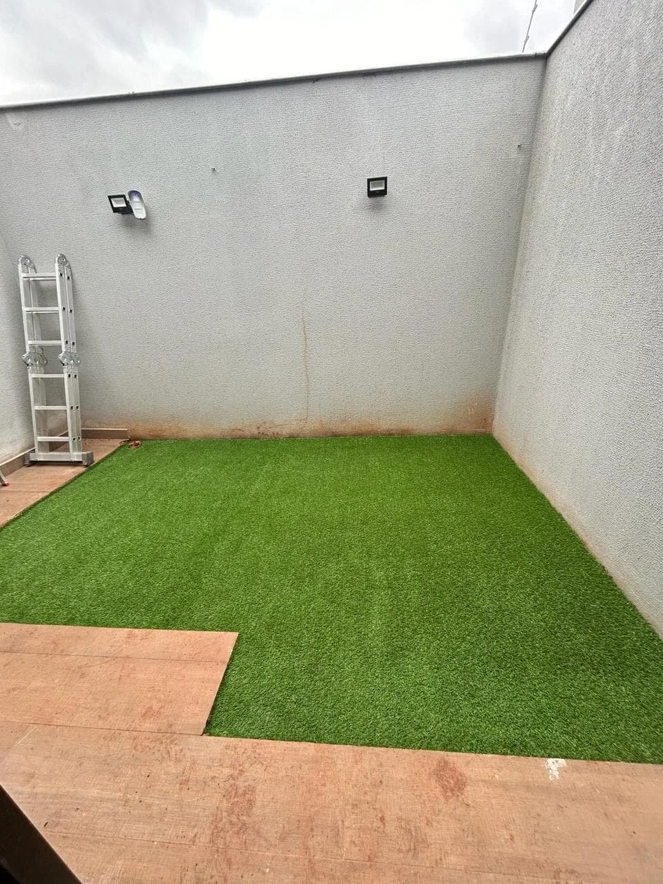 Grama sintética de 20 ou 30 mm em área externa