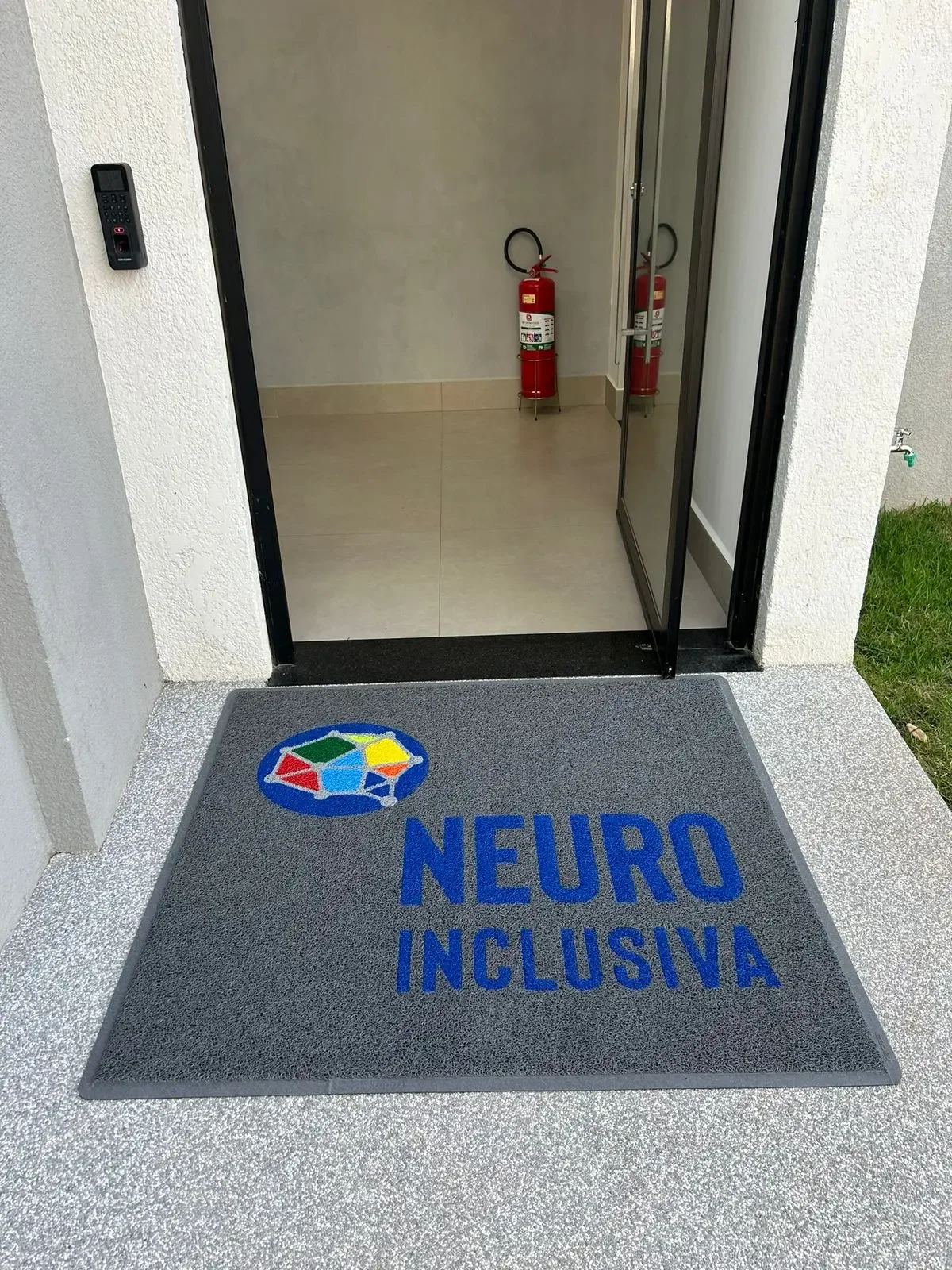 Tapete de vinil vulcanizado Neuro Inclusiva